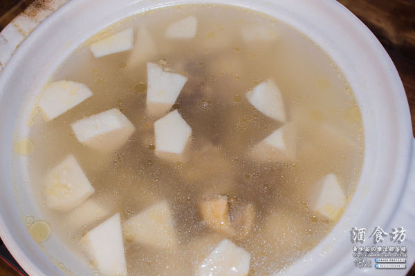 酒食坊Pān-toh Bistro|台北松山美食中式餐酒館；小家庭少人數的創意辦桌菜；食材有天然，調酒、功夫菜水準之上。