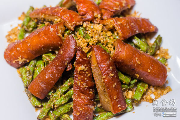 酒食坊Pān-toh Bistro|台北松山美食中式餐酒館；小家庭少人數的創意辦桌菜；食材有天然，調酒、功夫菜水準之上。