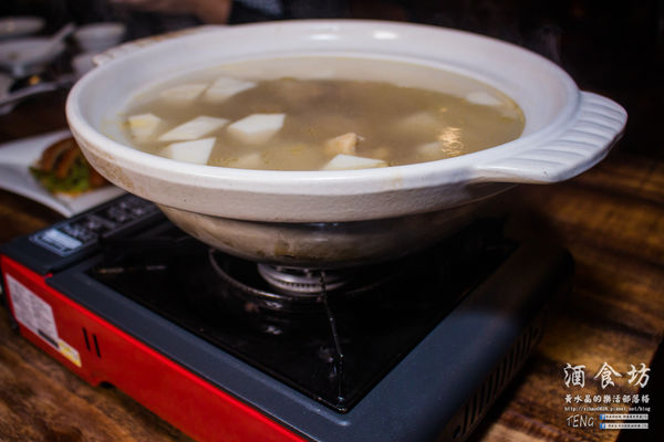 酒食坊Pān-toh Bistro|台北松山美食中式餐酒館；小家庭少人數的創意辦桌菜；食材有天然，調酒、功夫菜水準之上。