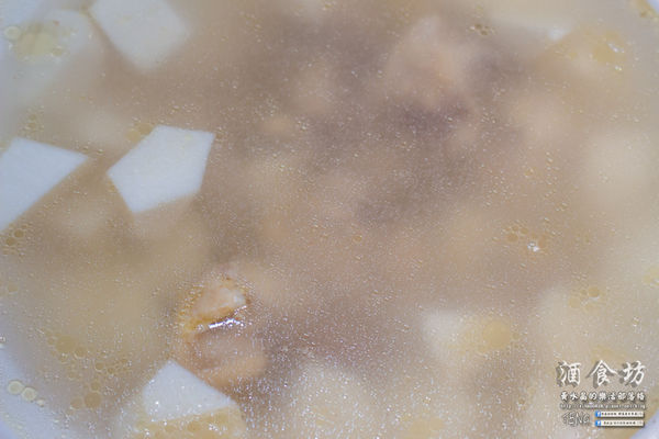 酒食坊Pān-toh Bistro|台北松山美食中式餐酒館；小家庭少人數的創意辦桌菜；食材有天然，調酒、功夫菜水準之上。