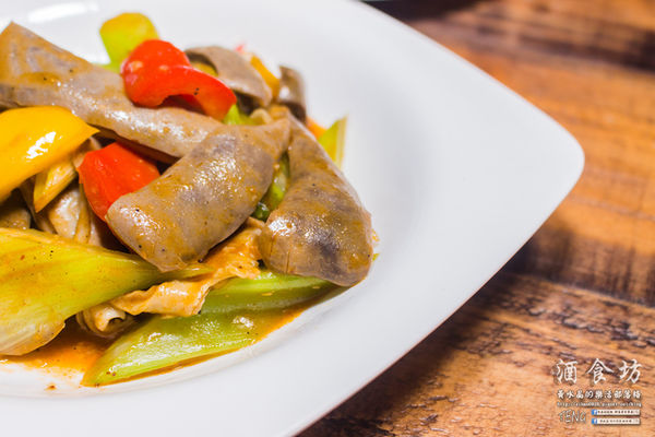 酒食坊Pān-toh Bistro|台北松山美食中式餐酒館；小家庭少人數的創意辦桌菜；食材有天然，調酒、功夫菜水準之上。