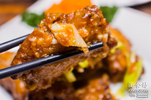 酒食坊Pān-toh Bistro|台北松山美食中式餐酒館；小家庭少人數的創意辦桌菜；食材有天然，調酒、功夫菜水準之上。