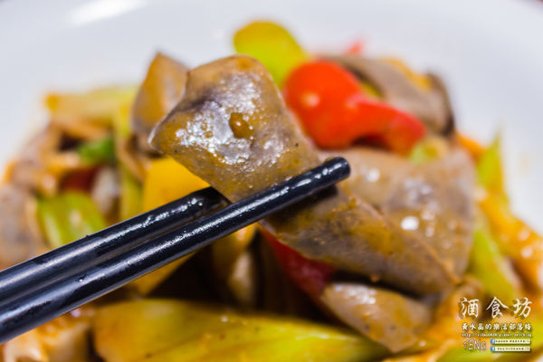 酒食坊Pān-toh Bistro|台北松山美食中式餐酒館；小家庭少人數的創意辦桌菜；食材有天然，調酒、功夫菜水準之上。