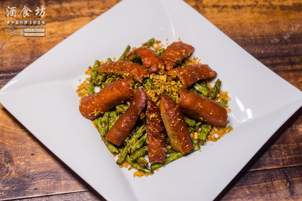 酒食坊Pān-toh Bistro|台北松山美食中式餐酒館；小家庭少人數的創意辦桌菜；食材有天然，調酒、功夫菜水準之上。