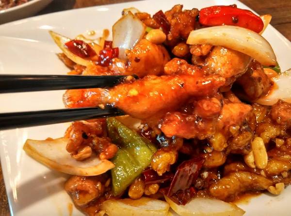 酒食坊 Pān-toh Bistro：酒食坊-非常適合家庭聚餐或是辦大型餐會的地點  客賓主盡歡的好選擇  非常細心的店家服務