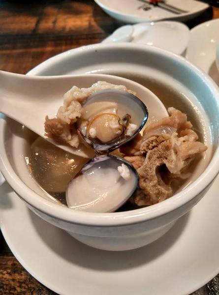 酒食坊 Pān-toh Bistro：酒食坊-非常適合家庭聚餐或是辦大型餐會的地點  客賓主盡歡的好選擇  非常細心的店家服務