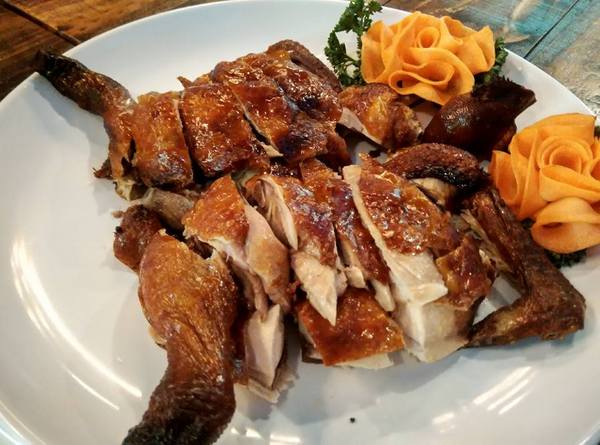 酒食坊 Pān-toh Bistro：酒食坊-非常適合家庭聚餐或是辦大型餐會的地點  客賓主盡歡的好選擇  非常細心的店家服務