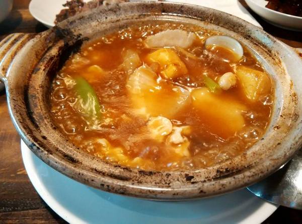 酒食坊 Pān-toh Bistro：酒食坊-非常適合家庭聚餐或是辦大型餐會的地點  客賓主盡歡的好選擇  非常細心的店家服務