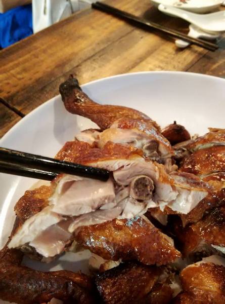 酒食坊 Pān-toh Bistro：酒食坊-非常適合家庭聚餐或是辦大型餐會的地點  客賓主盡歡的好選擇  非常細心的店家服務