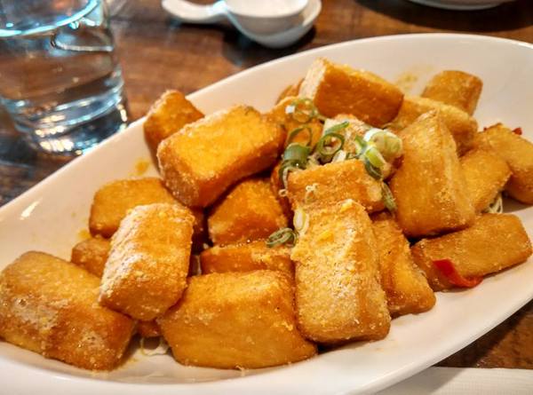 酒食坊 Pān-toh Bistro：酒食坊-非常適合家庭聚餐或是辦大型餐會的地點  客賓主盡歡的好選擇  非常細心的店家服務