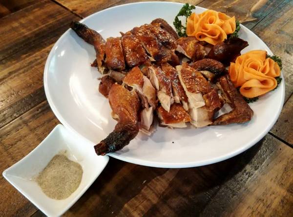 酒食坊 Pān-toh Bistro：酒食坊-非常適合家庭聚餐或是辦大型餐會的地點  客賓主盡歡的好選擇  非常細心的店家服務