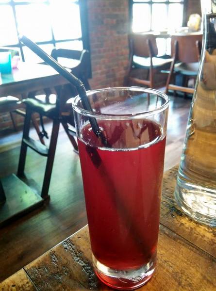 酒食坊 Pān-toh Bistro：酒食坊-非常適合家庭聚餐或是辦大型餐會的地點  客賓主盡歡的好選擇  非常細心的店家服務