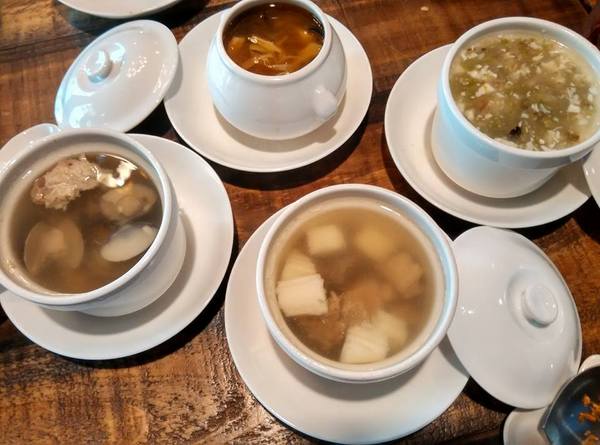 酒食坊 Pān-toh Bistro：酒食坊-非常適合家庭聚餐或是辦大型餐會的地點  客賓主盡歡的好選擇  非常細心的店家服務