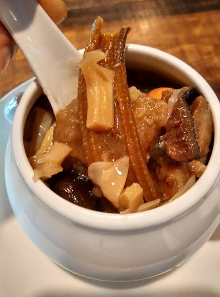 酒食坊 Pān-toh Bistro：酒食坊-非常適合家庭聚餐或是辦大型餐會的地點  客賓主盡歡的好選擇  非常細心的店家服務