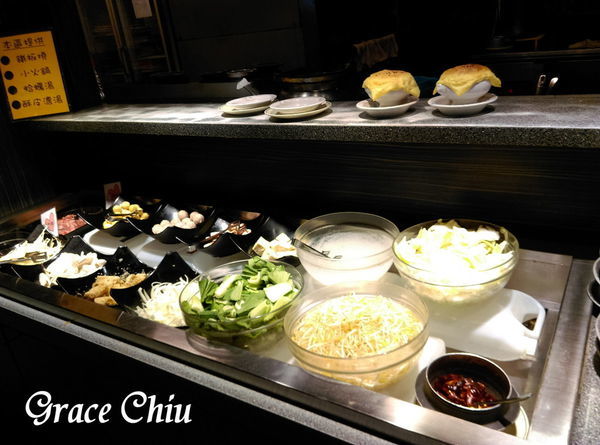 板橋安格士牛排館 豐富自助沙拉吧 鐵板燒 小火鍋