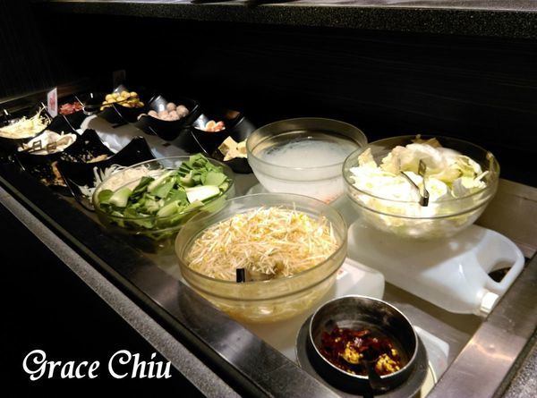 板橋安格士牛排館 豐富自助沙拉吧 鐵板燒 小火鍋