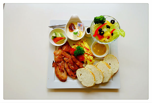 索瓦咖啡台大店Sowa cafe ~ 輕食/Pizza/手作甜點．公館商圈平價美食 - 捷運公館站