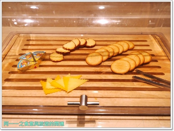 THE Roof：捷運三多商圈站美食 THE Roof  和逸高雄中山館 ～賞夜景吃美味乾式熟成牛排