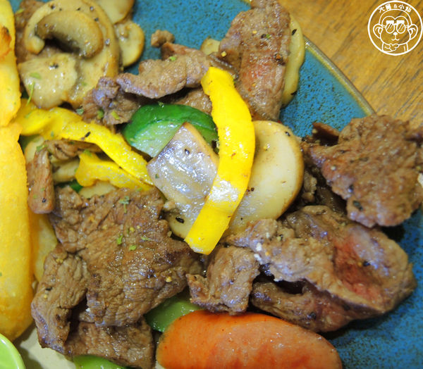 卡比咖啡：呷飽祙【新竹･卡比咖啡Catbii】一群貓星人陪用餐