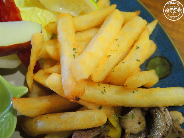 卡比咖啡：呷飽祙【新竹･卡比咖啡Catbii】一群貓星人陪用餐