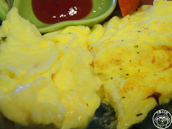 卡比咖啡：呷飽祙【新竹･卡比咖啡Catbii】一群貓星人陪用餐