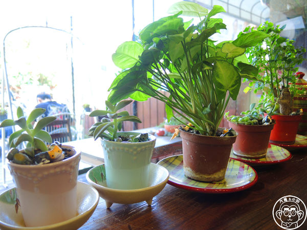 卡比咖啡：呷飽祙【新竹･卡比咖啡Catbii】一群貓星人陪用餐