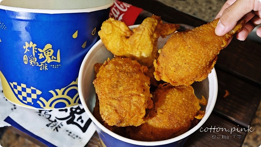 台中打卡最新景點|全台唯一彩色旋轉木馬廁所