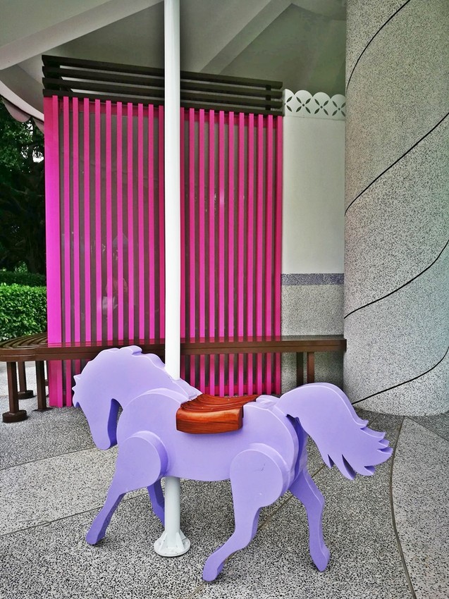 台中打卡最新景點|全台唯一彩色旋轉木馬廁所