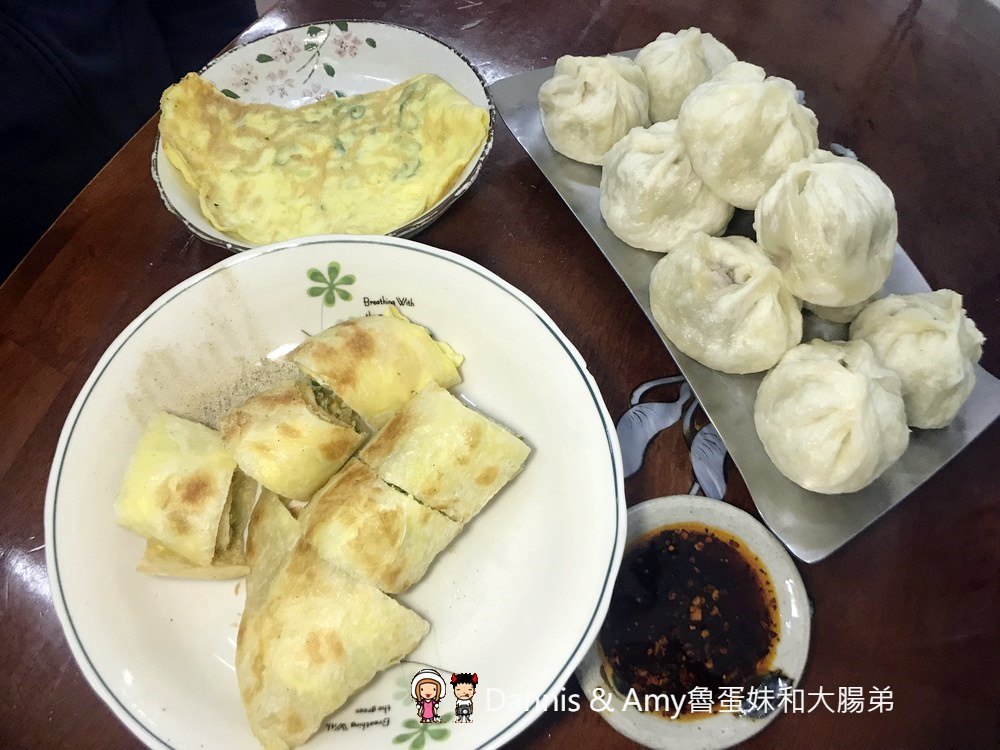 《新竹小籠包分享》姐妹小籠包。招牌小籠包必點。民族路上三民國小、新竹監理站附近早餐店︱（影片）