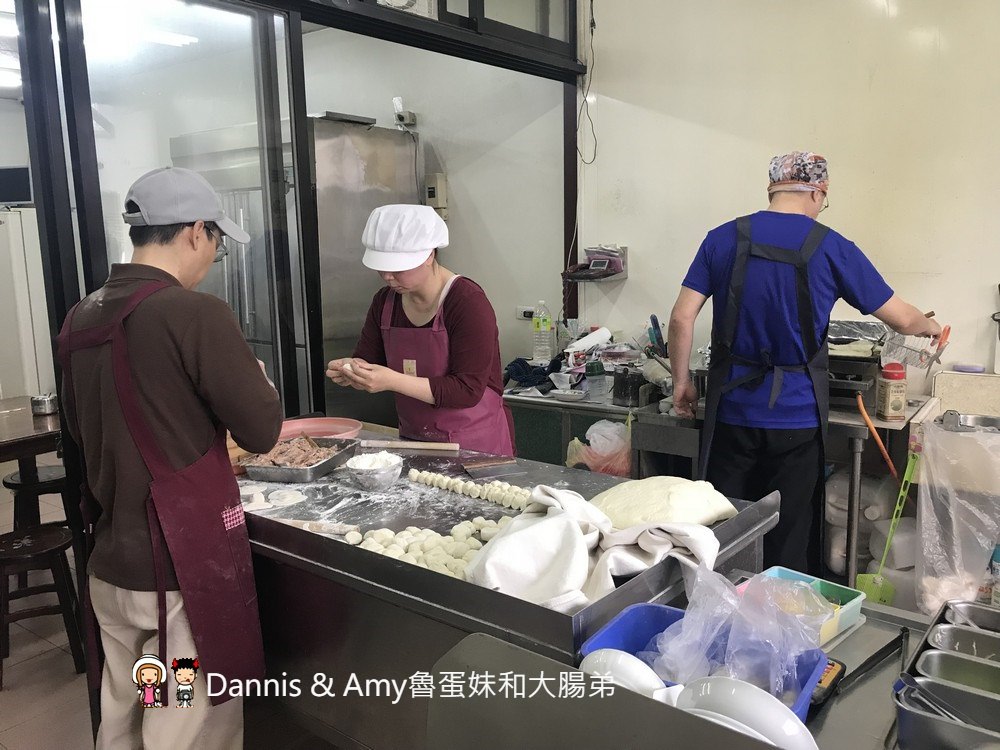 《新竹小籠包分享》姐妹小籠包。招牌小籠包必點。民族路上三民國小、新竹監理站附近早餐店︱（影片）