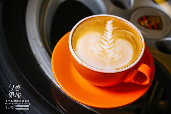 九號倉庫 保時捷主題餐廳│桃園市/大園區(大人看大車；小孩玩小車，名車與美食的華麗對決，誰與爭鋒)