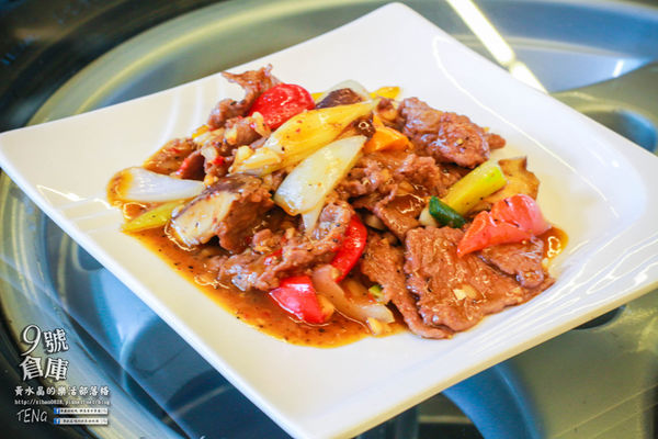 九號倉庫 保時捷主題餐廳│桃園市/大園區(大人看大車；小孩玩小車，名車與美食的華麗對決，誰與爭鋒)