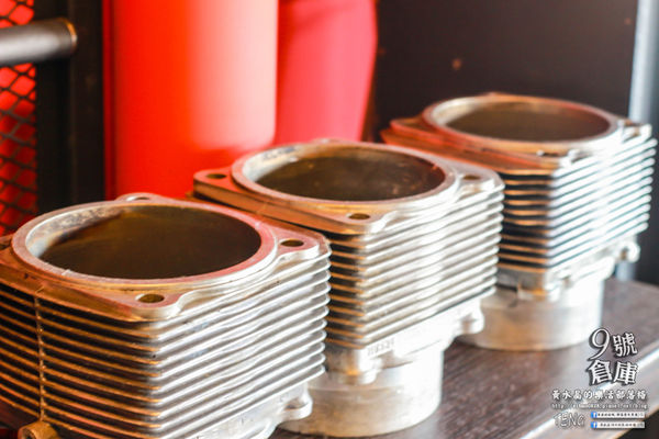 九號倉庫 保時捷主題餐廳│桃園市/大園區(大人看大車；小孩玩小車，名車與美食的華麗對決，誰與爭鋒)