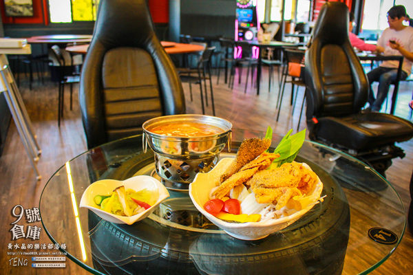 九號倉庫 保時捷主題餐廳│桃園市/大園區(大人看大車；小孩玩小車，名車與美食的華麗對決，誰與爭鋒)