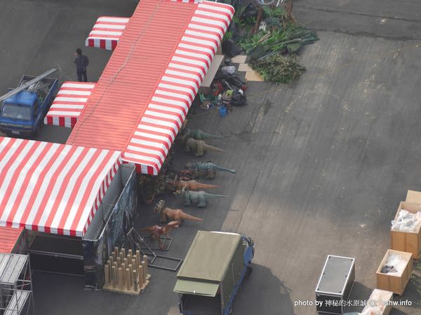 亞洲最大侏儸紀樂園：【景點】台中亞洲最大侏儸紀樂園@西屯老虎城-捷運BRT秋紅谷 : 從早叫到晚~來自四川自貢的侏儸紀世界？ 觀看恐龍請注意…會動的阿!!  From : http://mshw.info/mshw/？p=10814＃ixzz3uYYWkPFY @哪裡好吃哪裡去:美食避雷箴 Follow us: @mi