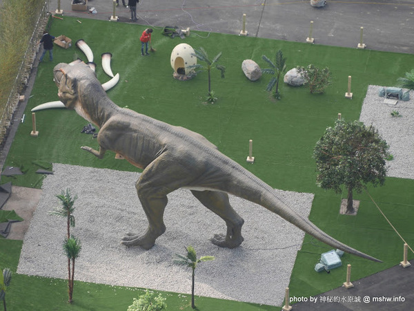 亞洲最大侏儸紀樂園：【景點】台中亞洲最大侏儸紀樂園@西屯老虎城-捷運BRT秋紅谷 : 從早叫到晚~來自四川自貢的侏儸紀世界？ 觀看恐龍請注意…會動的阿!!  From : http://mshw.info/mshw/？p=10814＃ixzz3uYYWkPFY @哪裡好吃哪裡去:美食避雷箴 Follow us: @mi