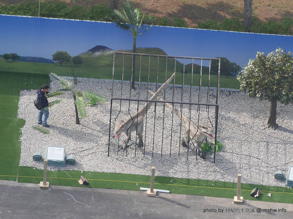 亞洲最大侏儸紀樂園：【景點】台中亞洲最大侏儸紀樂園@西屯老虎城-捷運BRT秋紅谷 : 從早叫到晚~來自四川自貢的侏儸紀世界？ 觀看恐龍請注意…會動的阿!!  From : http://mshw.info/mshw/？p=10814＃ixzz3uYYWkPFY @哪裡好吃哪裡去:美食避雷箴 Follow us: @mi