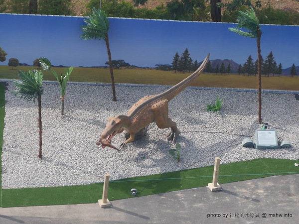 亞洲最大侏儸紀樂園：【景點】台中亞洲最大侏儸紀樂園@西屯老虎城-捷運BRT秋紅谷 : 從早叫到晚~來自四川自貢的侏儸紀世界？ 觀看恐龍請注意…會動的阿!!  From : http://mshw.info/mshw/？p=10814＃ixzz3uYYWkPFY @哪裡好吃哪裡去:美食避雷箴 Follow us: @mi