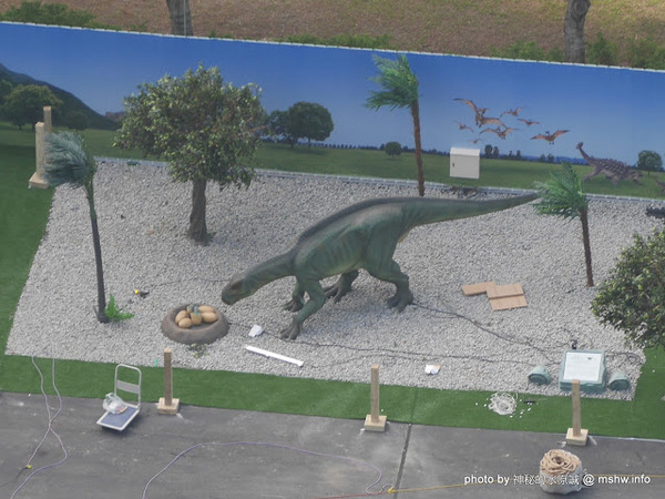 亞洲最大侏儸紀樂園：【景點】台中亞洲最大侏儸紀樂園@西屯老虎城-捷運BRT秋紅谷 : 從早叫到晚~來自四川自貢的侏儸紀世界？ 觀看恐龍請注意…會動的阿!!  From : http://mshw.info/mshw/？p=10814＃ixzz3uYYWkPFY @哪裡好吃哪裡去:美食避雷箴 Follow us: @mi