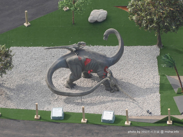 亞洲最大侏儸紀樂園：【景點】台中亞洲最大侏儸紀樂園@西屯老虎城-捷運BRT秋紅谷 : 從早叫到晚~來自四川自貢的侏儸紀世界？ 觀看恐龍請注意…會動的阿!!  From : http://mshw.info/mshw/？p=10814＃ixzz3uYYWkPFY @哪裡好吃哪裡去:美食避雷箴 Follow us: @mi