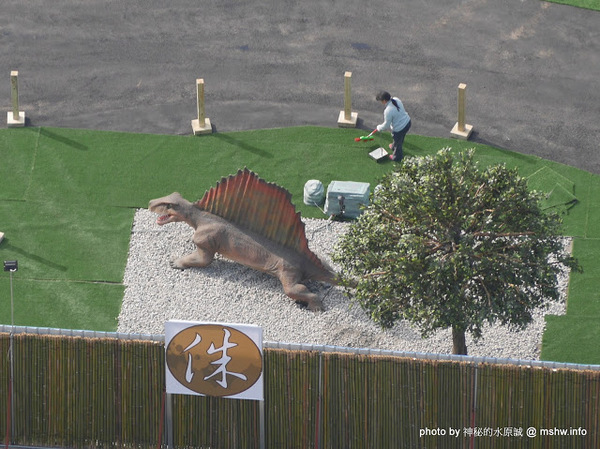 亞洲最大侏儸紀樂園：【景點】台中亞洲最大侏儸紀樂園@西屯老虎城-捷運BRT秋紅谷 : 從早叫到晚~來自四川自貢的侏儸紀世界？ 觀看恐龍請注意…會動的阿!!  From : http://mshw.info/mshw/？p=10814＃ixzz3uYYWkPFY @哪裡好吃哪裡去:美食避雷箴 Follow us: @mi