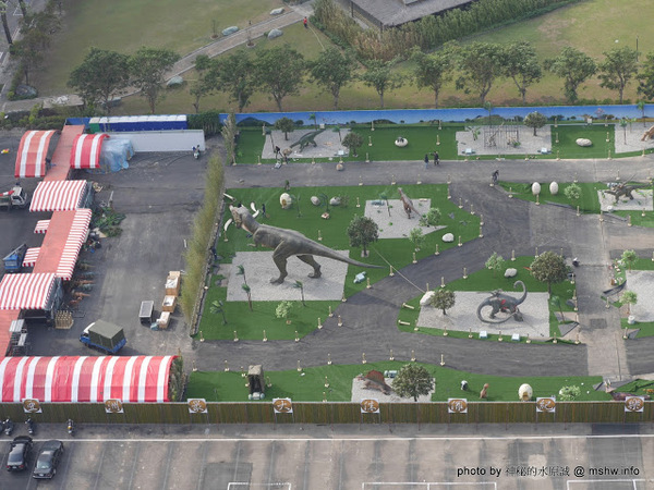 亞洲最大侏儸紀樂園：【景點】台中亞洲最大侏儸紀樂園@西屯老虎城-捷運BRT秋紅谷 : 從早叫到晚~來自四川自貢的侏儸紀世界？ 觀看恐龍請注意…會動的阿!!  From : http://mshw.info/mshw/？p=10814＃ixzz3uYYWkPFY @哪裡好吃哪裡去:美食避雷箴 Follow us: @mi