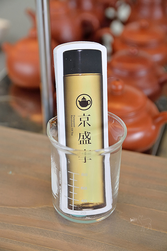 京盛宇:用茶壺與茶葉沖泡的手搖茶,小葉種煉乳奶茶,台北捷運松山車站五分埔下午茶 TAI_7471.jpg