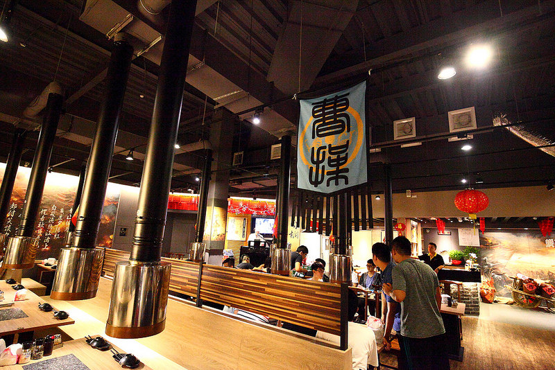 [桃园中坜] 三国主题餐厅,原肉现切随你吃到饱,每晚歌手live演唱,中坜