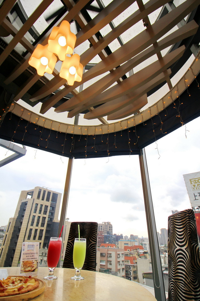 WOODSTONE PIZZA，美薯燻雞培根白披薩，美國馬鈴薯絲，美國冷凍薯片，台北東區比薩吃到飽餐廳，，