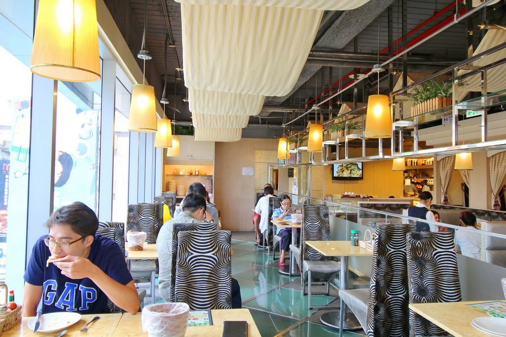 WOODSTONE PIZZA，美薯燻雞培根白披薩，美國馬鈴薯絲，美國冷凍薯片，台北東區比薩吃到飽餐廳，，