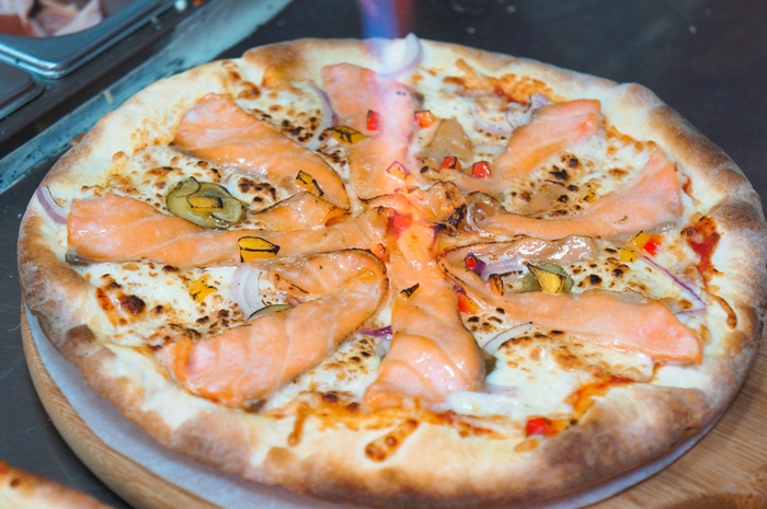 【台北士林區】士林夜市IPIZZA愛披薩，料多美味的純正義式披薩，一吃就上癮！