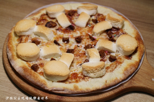 愛披薩 ipizza:隱藏版9宮格披薩每日限量/士林劍潭披薩『愛披薩 ipizza』超療癒巧克力香蕉棉花糖披薩/捷運劍潭站