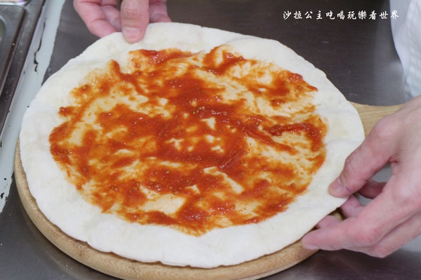 愛披薩 ipizza:隱藏版9宮格披薩每日限量/士林劍潭披薩『愛披薩 ipizza』超療癒巧克力香蕉棉花糖披薩/捷運劍潭站