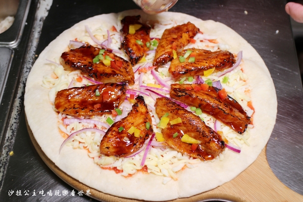 愛披薩 ipizza:隱藏版9宮格披薩每日限量/士林劍潭披薩『愛披薩 ipizza』超療癒巧克力香蕉棉花糖披薩/捷運劍潭站